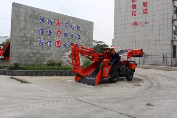 輪胎式扒渣機機動靈活，永力通輪胎扒渣機轉場超快